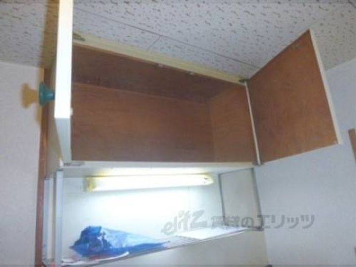 ロイヤルコーポタカハラ206のキッチン