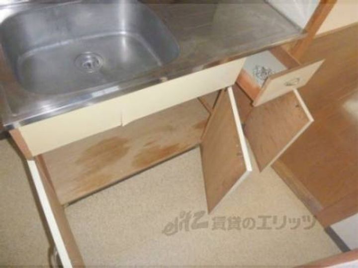 ロイヤルコーポタカハラ206のキッチン