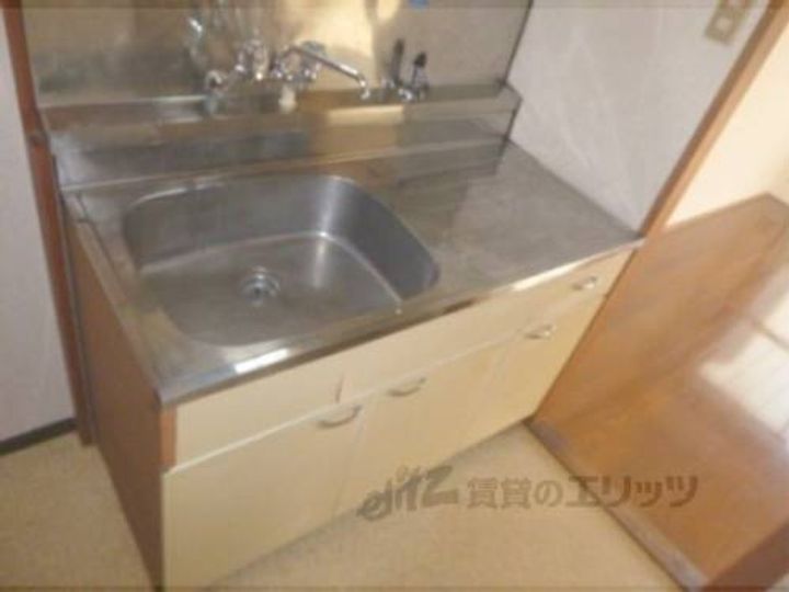 ロイヤルコーポタカハラ206のキッチン