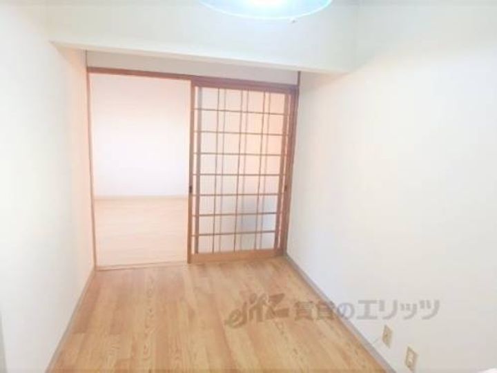 サンハイツ嵯峨野503の玄関