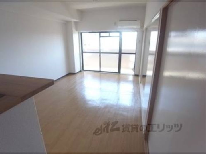 ドミール芝の宮506の玄関