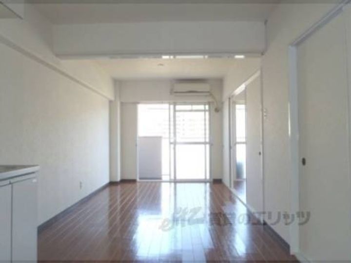 三光マンション105の玄関