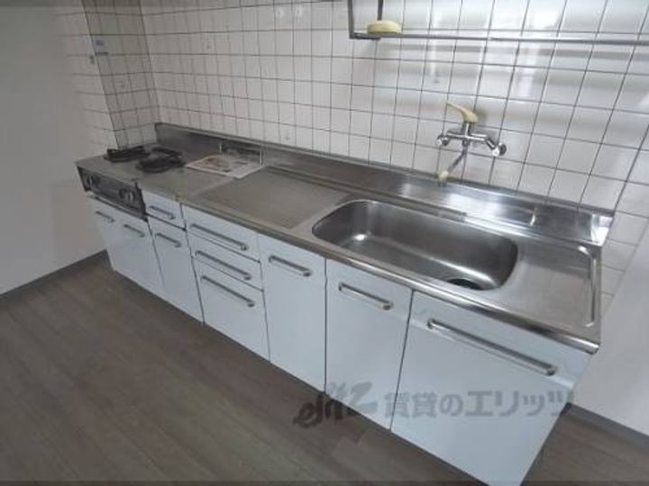 ヴェルナ西京極401のキッチン