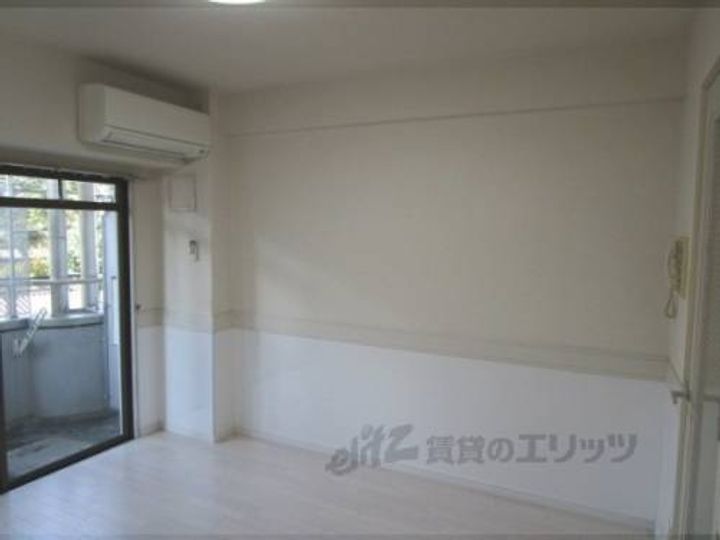 コスモ今出川202の寝室