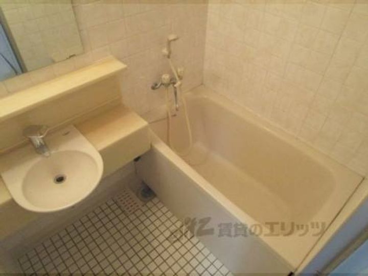 コスモ今出川202の風呂