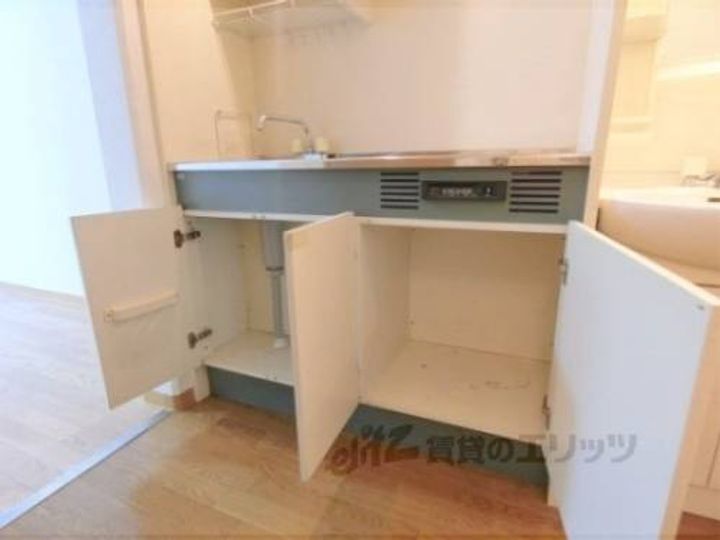 ロイヤルレジデンス岡崎102のキッチン
