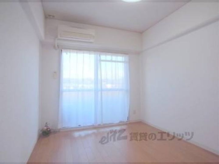 トワール高野403の寝室