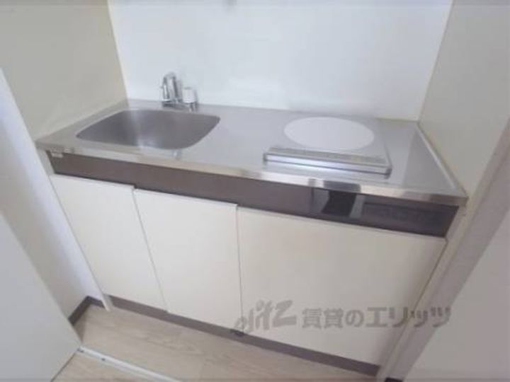 ロイヤルヒルズ鷹ヶ峯302のキッチン