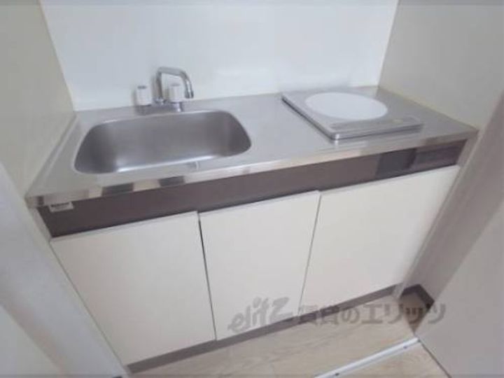 ロイヤルヒルズ鷹ヶ峯302のキッチン