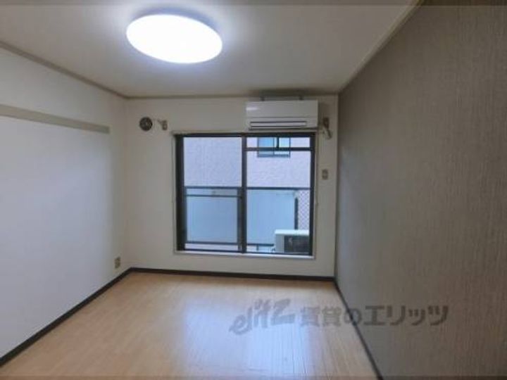 タウンズホワイト303の寝室