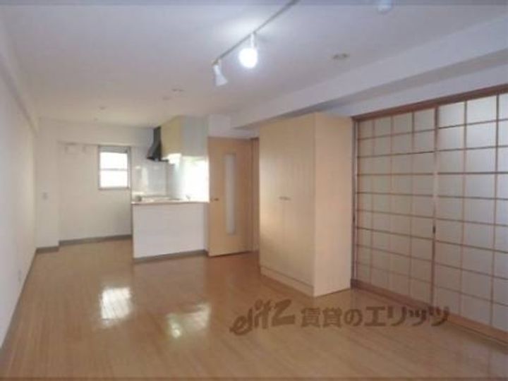 ジュネス木駒403の玄関