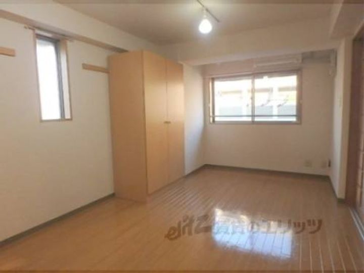 ジュネス木駒403の寝室