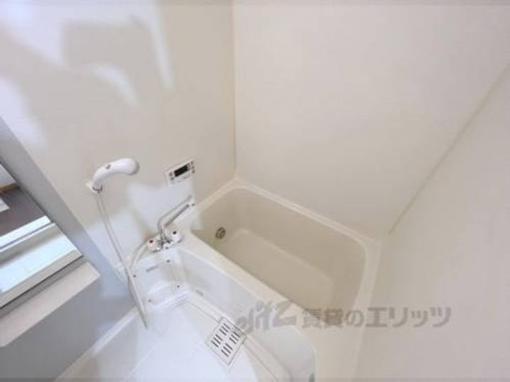 ソレアード小野A棟A202の風呂