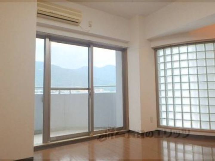 山科IMビル304の寝室