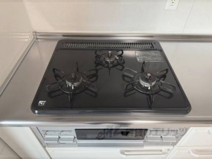 ノイ・ディアール御池401のキッチン