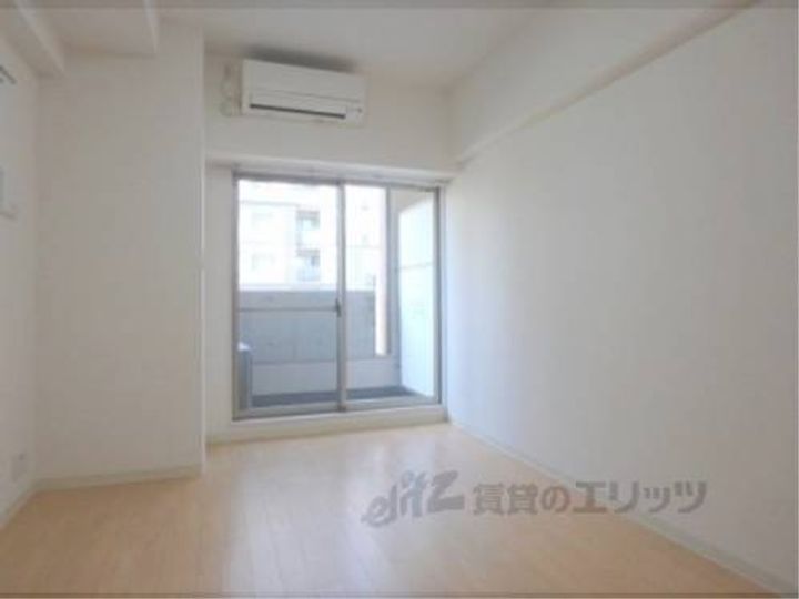 KDXレジデンス西院303の寝室