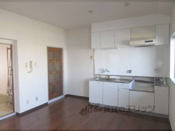 メゾンヤマギワ201の玄関