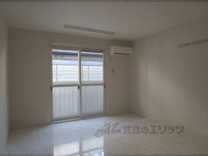 シュペリールA棟A102の寝室