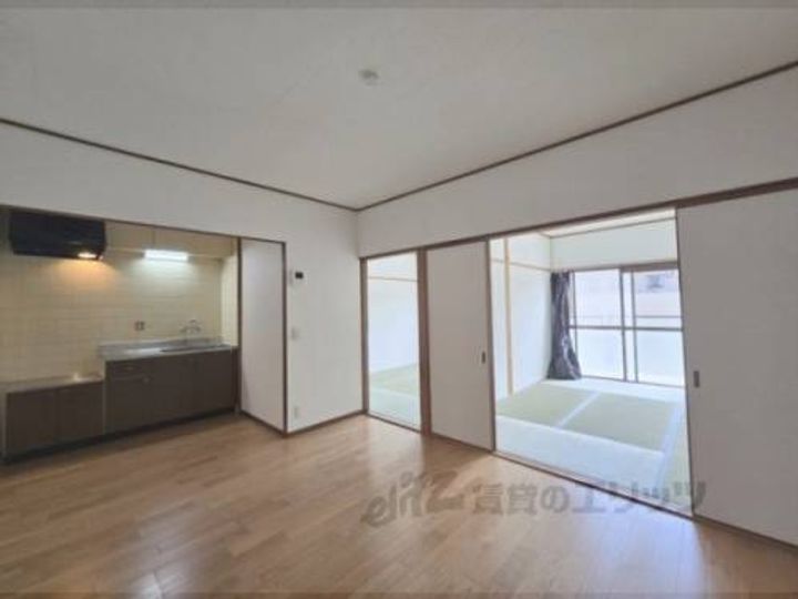 マンション備前A棟202の玄関
