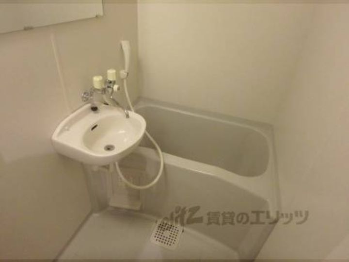 アール四条大宮303の風呂