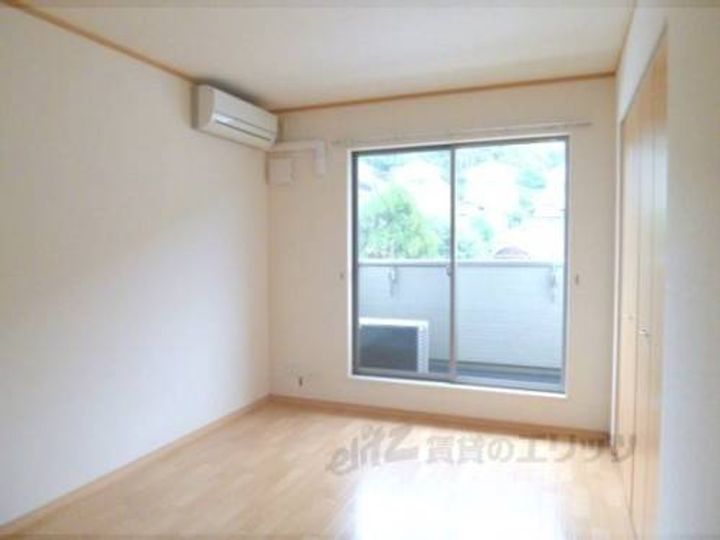 リマーレ山科の寝室