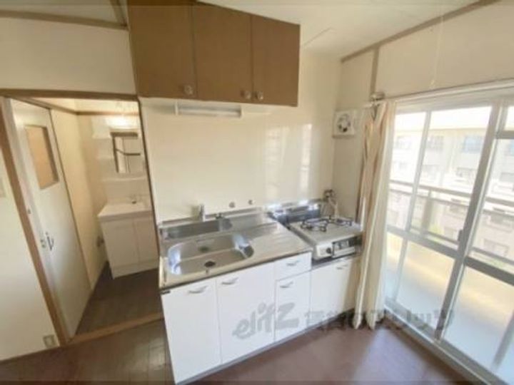 御殿山コーポB棟205のキッチン