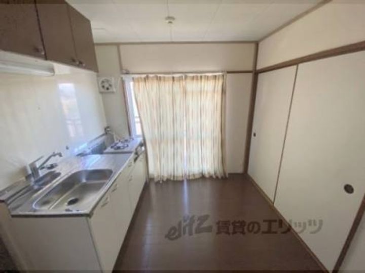 御殿山コーポB棟205のキッチン