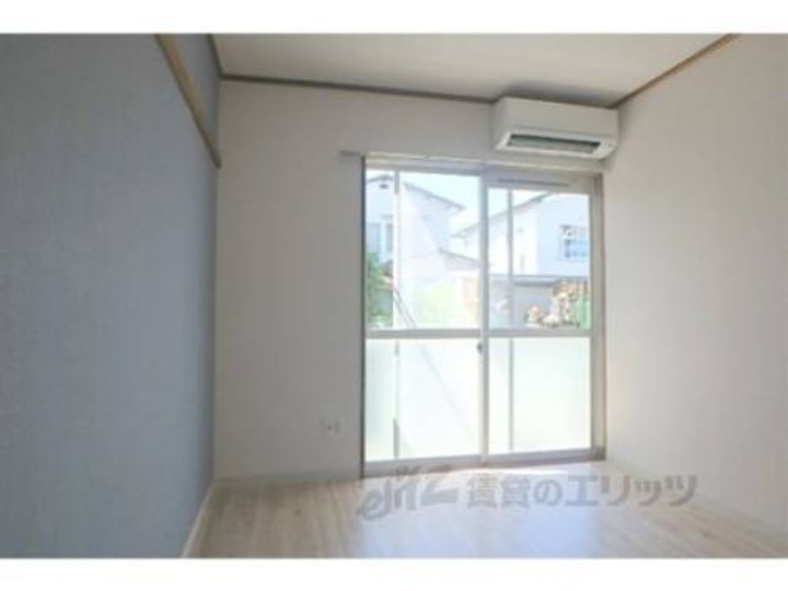 エステート守山A棟203の玄関