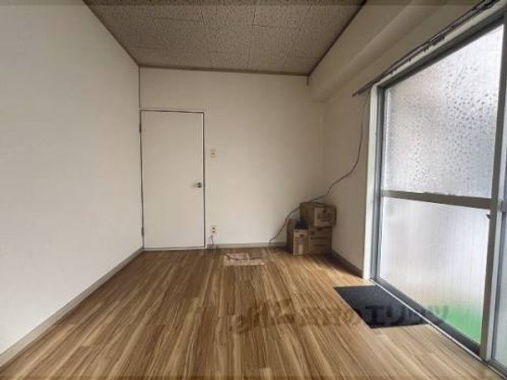 桃山ホームプラザの玄関