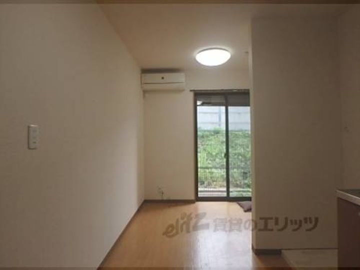 レジデンスさがの101の寝室