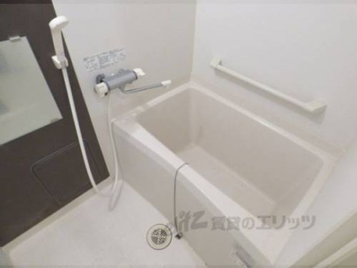 クレイノ西森本102の風呂