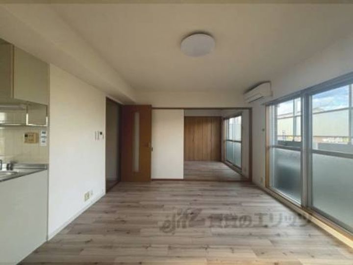 ジャスティ川島の玄関