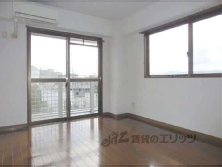 旭ビル301の玄関