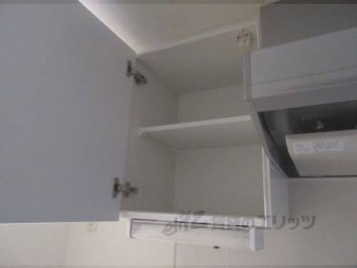 ロイヤルレジェンド西大津606のキッチン