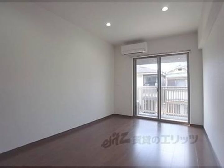 ルーチェ桃山201の寝室