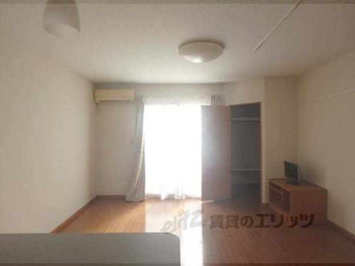 レオパレス罧原103の寝室