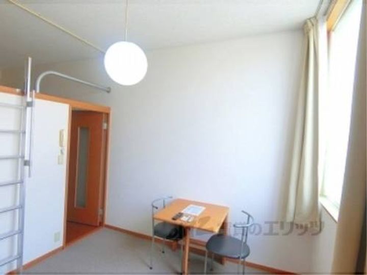 レオパレス八日市205の寝室