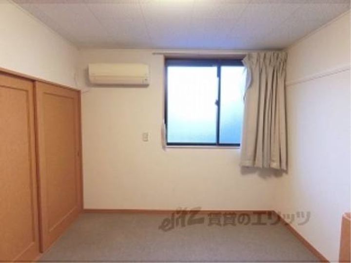 レオパレスジュネス桂102の玄関