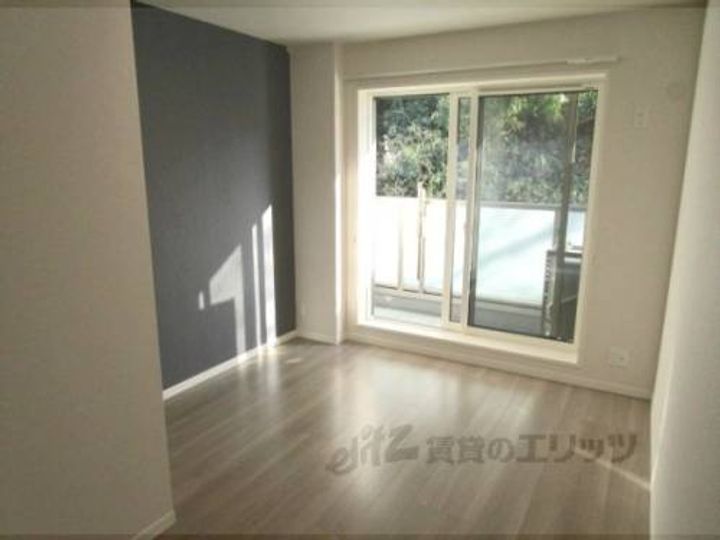 イストワール御池202の寝室