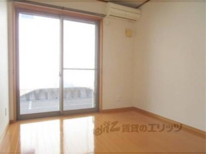 サンモール泉1-Bの玄関