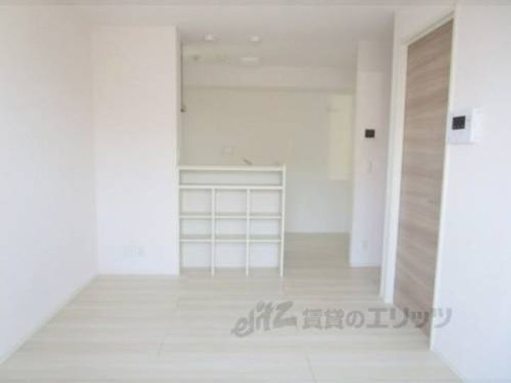 シャルム・リリー101の玄関