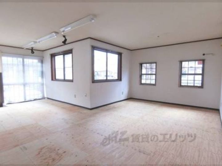 滋賀県近江八幡市緑町1丁目(一戸建)の賃貸物件1の玄関