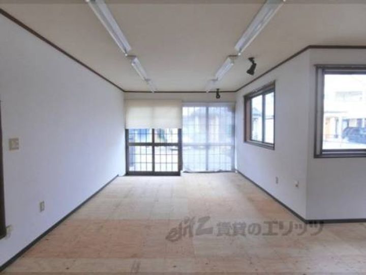 滋賀県近江八幡市緑町1丁目(一戸建)の賃貸物件1の玄関