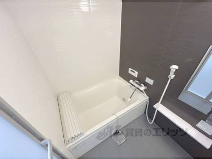 グリュックメゾン西大寺の風呂