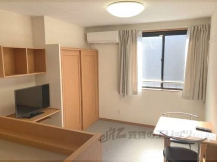 レオパレスハートフル西大寺102の寝室