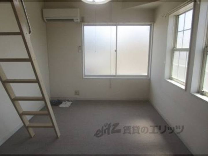 レオパレス法華寺102の寝室