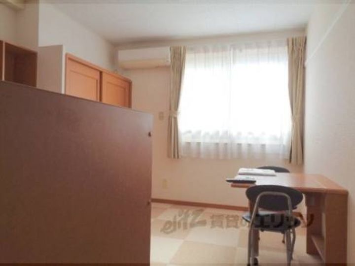 レオパレスクレインコート平田207の寝室