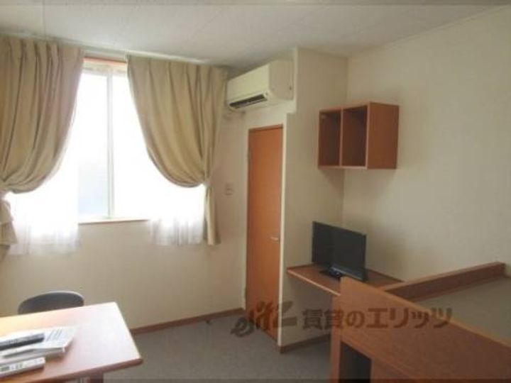 レオパレスMICHIKO201の寝室