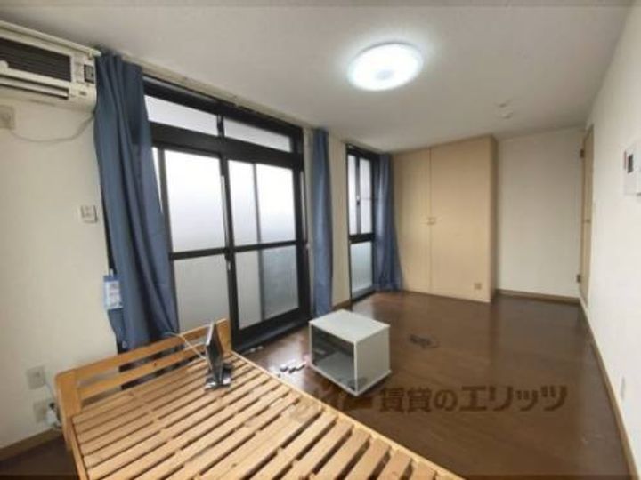 レオパレスイケダ301の寝室