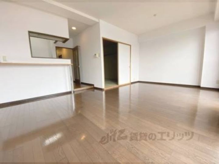 レジデンスコマイ505の玄関